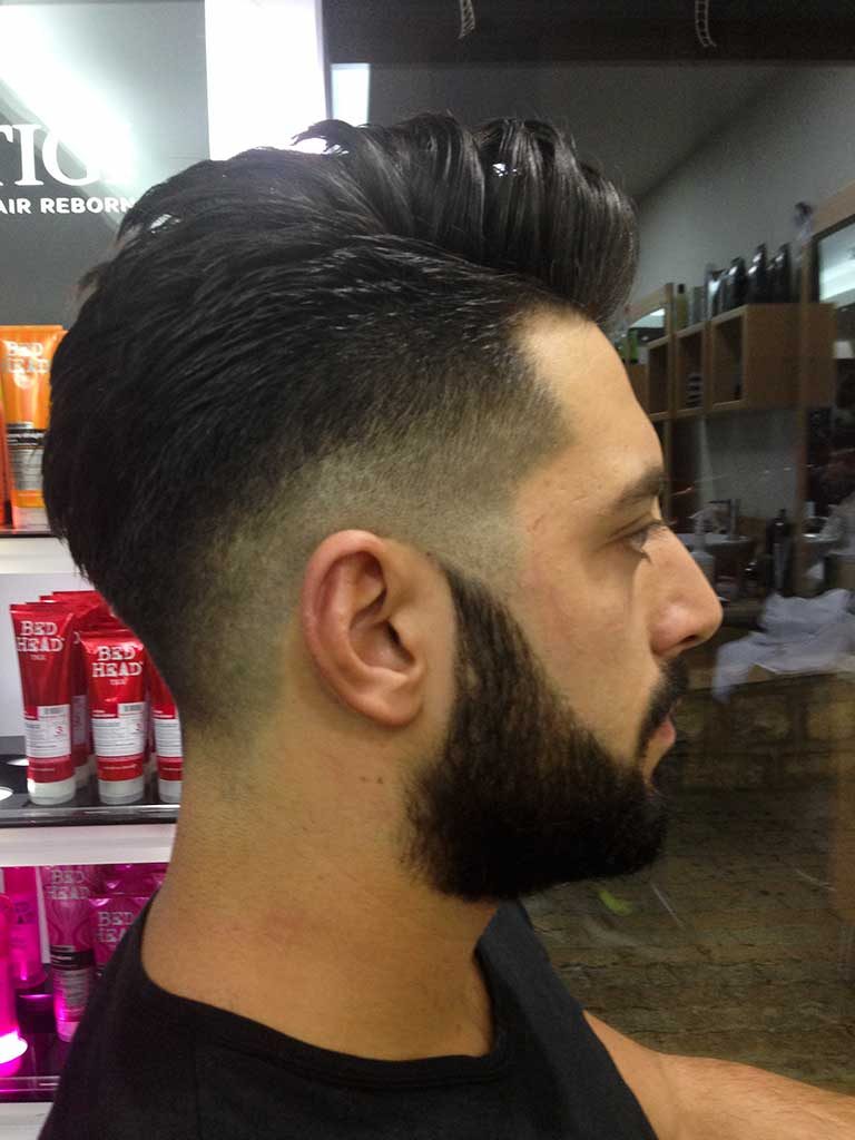 Sfumatura laterale con ciuffo e barba