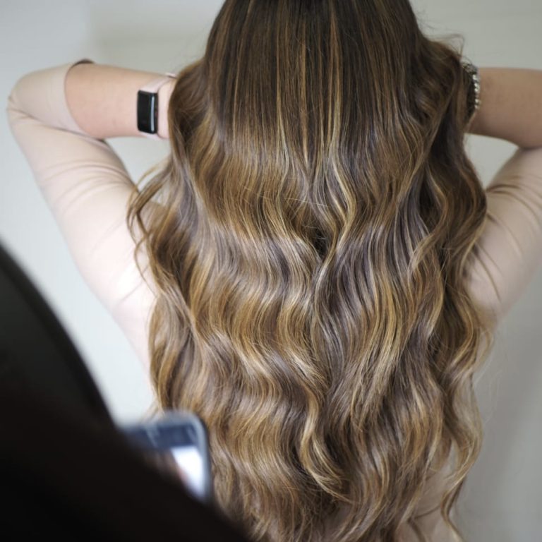 Balayage biondo su onde lunghe