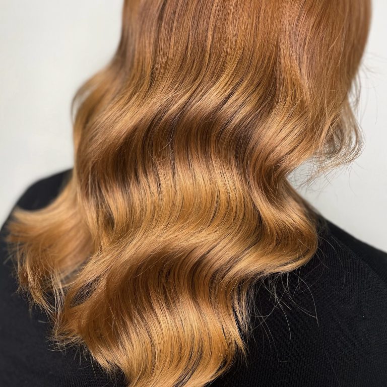 Colore ramato con onde morbide